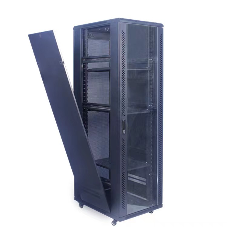 O gabinete de rede pode acomodar equipamentos de tamanhos diferentes?